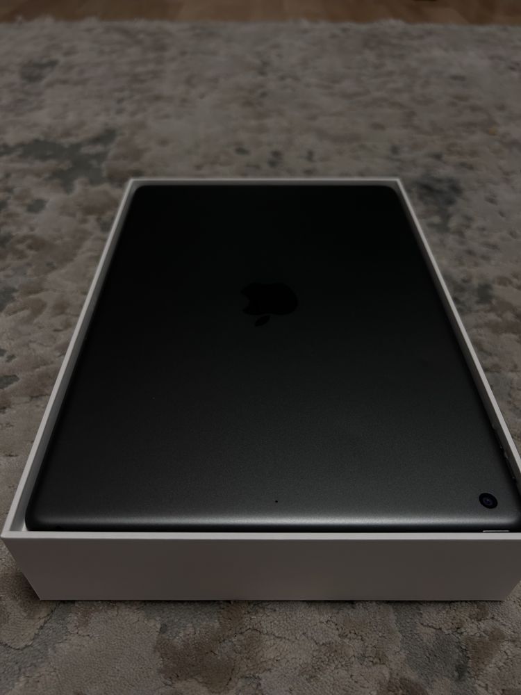 IPad 8th generation 10.2 ” + Smart Cover