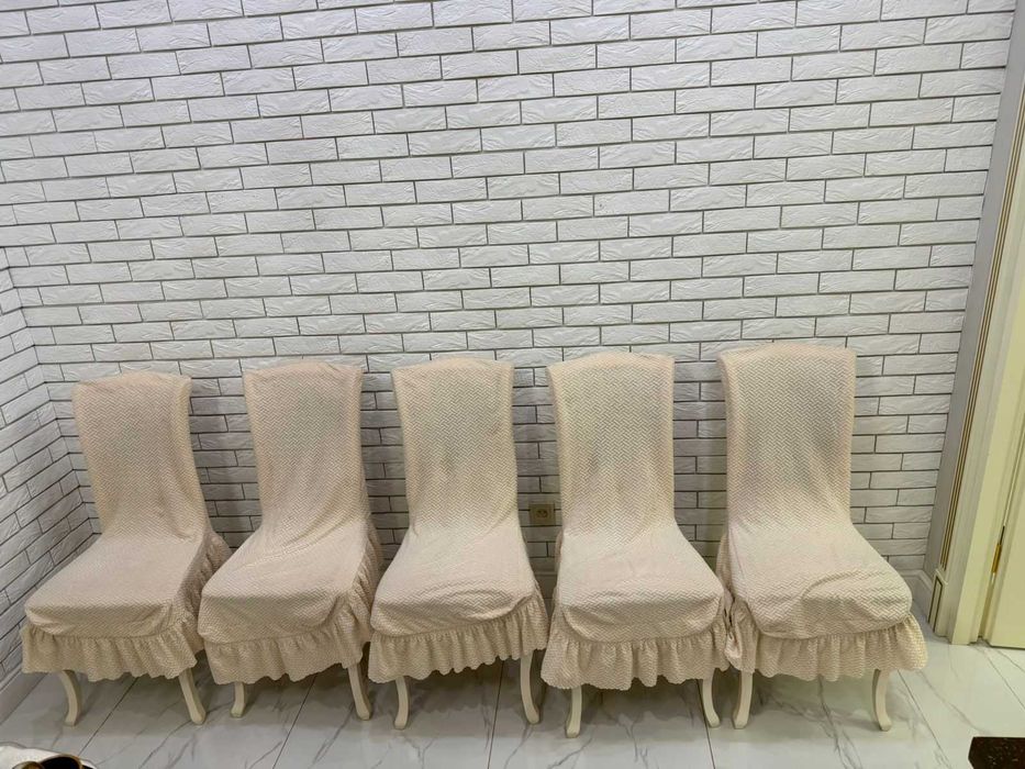 Продаются стильные обеденные стулья в классическом стиле