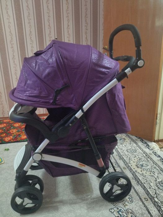 Продам коляску чистая и почти новая ребенок не сидел. Сотилади тоза