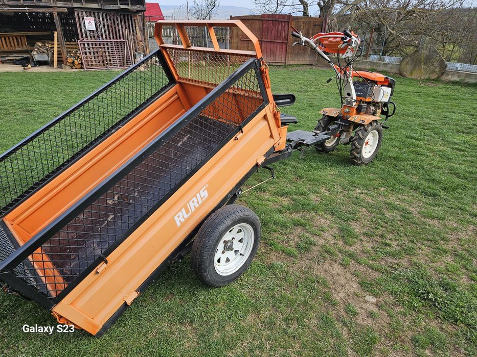 Vând sau schimb motocultor cu remorca rabatabilă