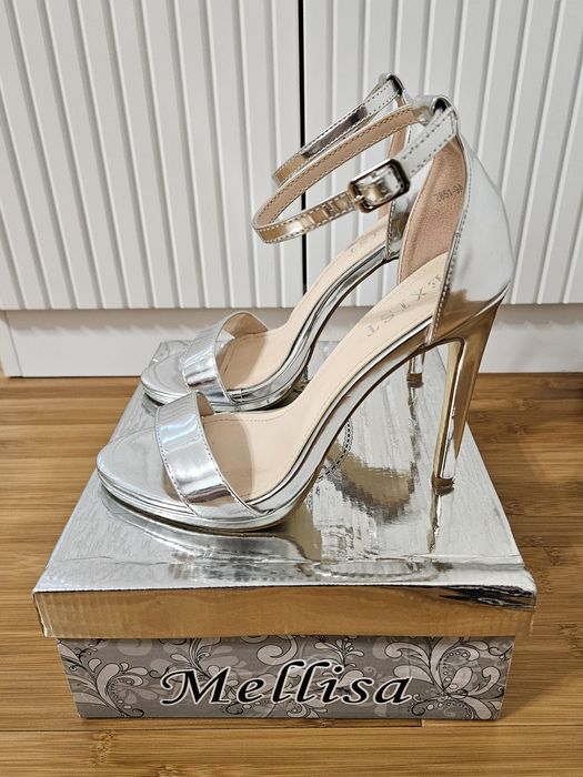 Sandale argintii 37_38 ocazie toc inalt