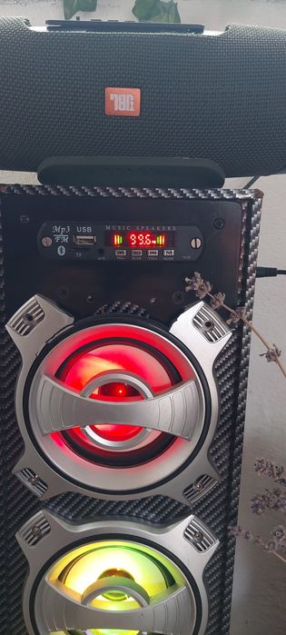 Boxa activa cu 3 difuzoare și led