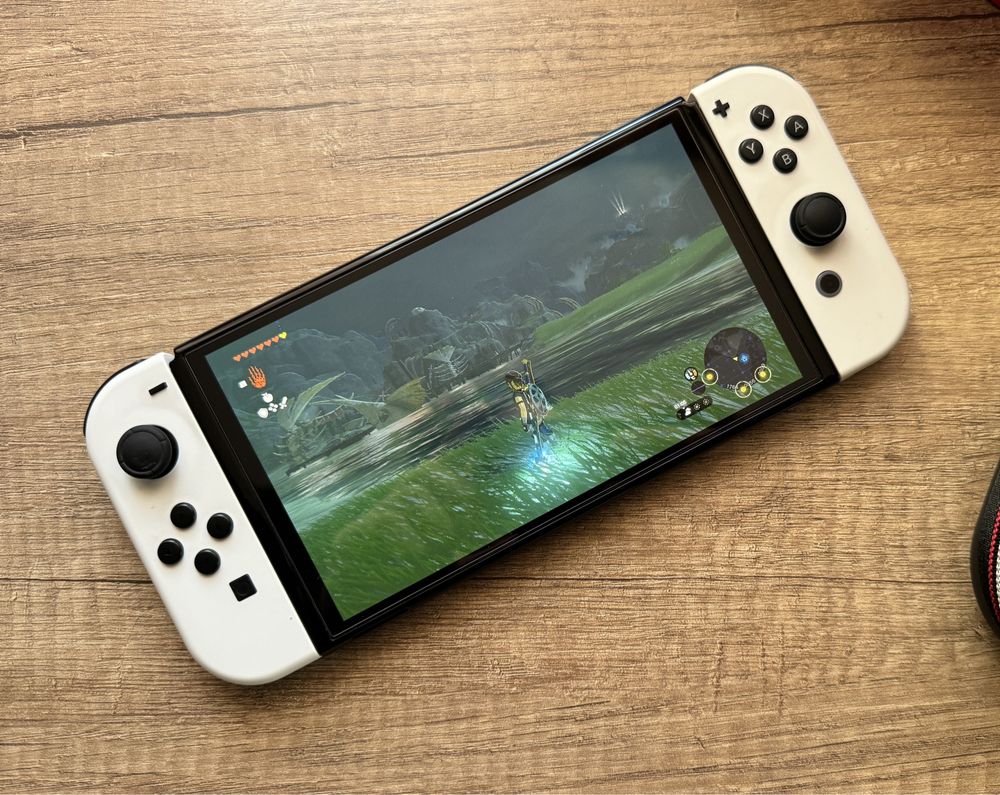 Nintendo Switch OLED в отличном состоянии (цена без игр)