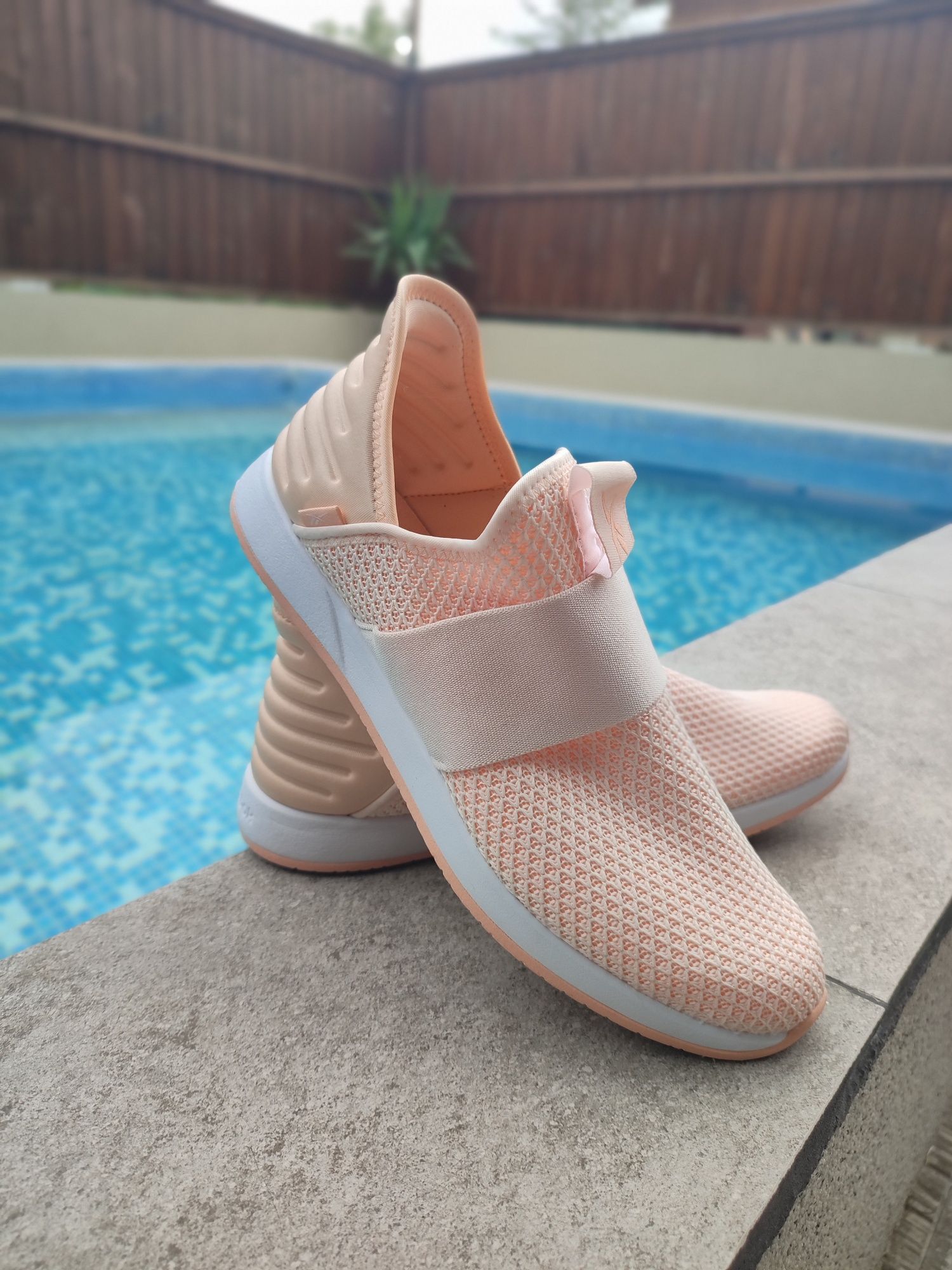 Дамски маратонки " Reebok " НОВИ !!!