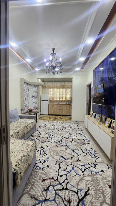 Продаётся квартира 7 квартал Чиланзар, 1этаж 2ком переделанная в 3ком