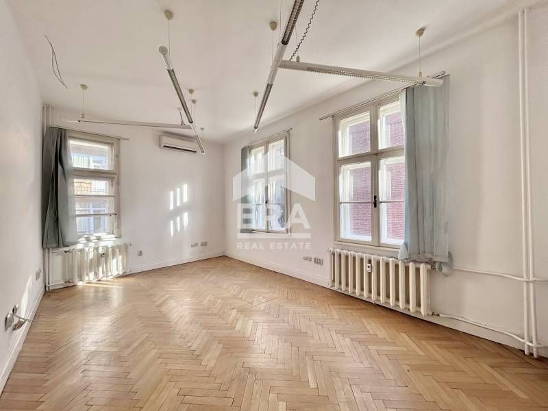 Продава се Къща в София, Център - 1060 кв.м за 3585 €/кв.м - Снимка #6