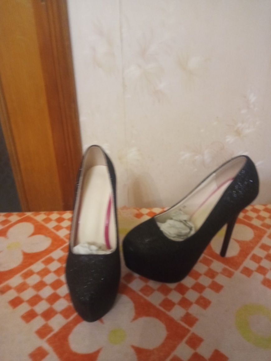 Продам туфли женские