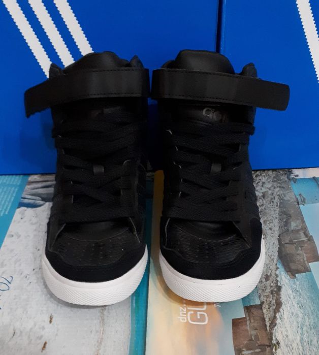Кроссовки сникеры аdidas новые