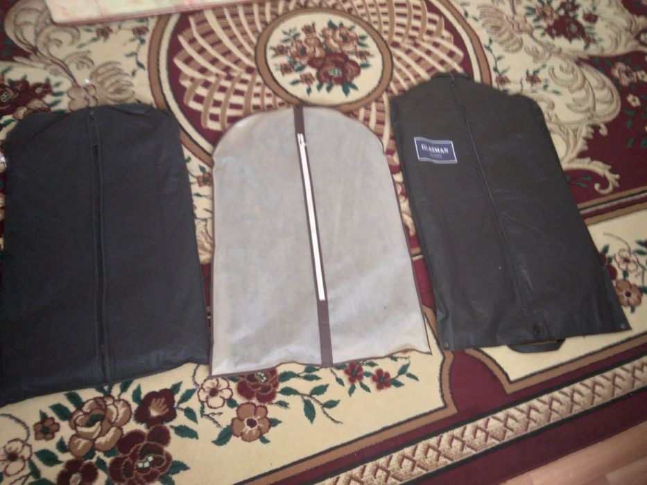 Продам костюмы новые