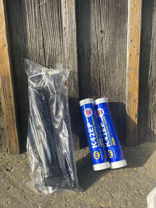 Vand 13 bucati de tuburi de vaselină + gresor