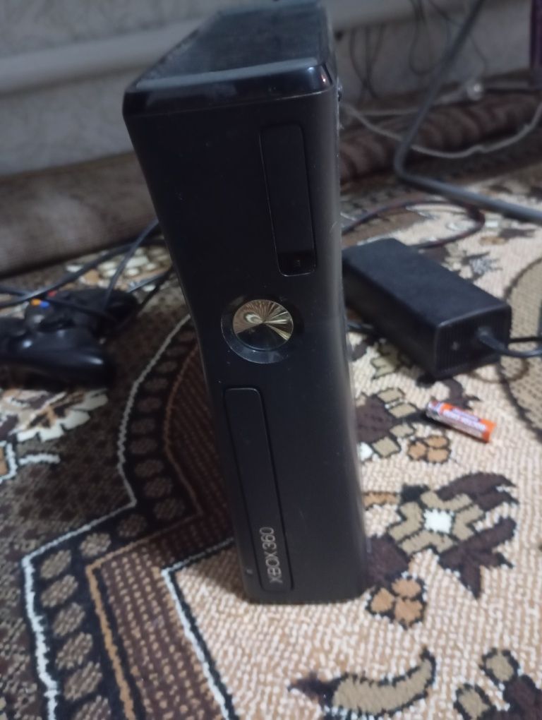 Продам икс бокс 360