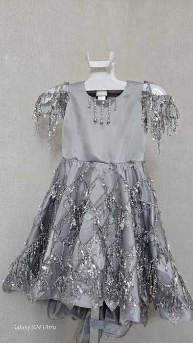 Продам платье для девочки