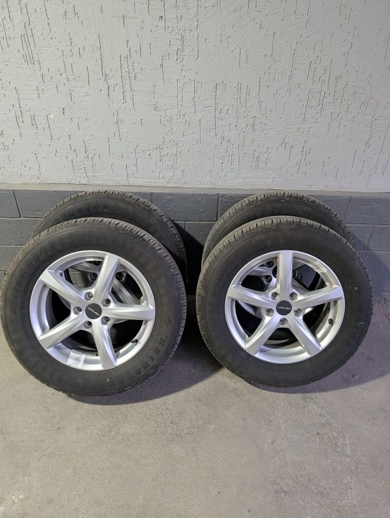 Продаются ШИНЫ (без дисков) 205/65 R16