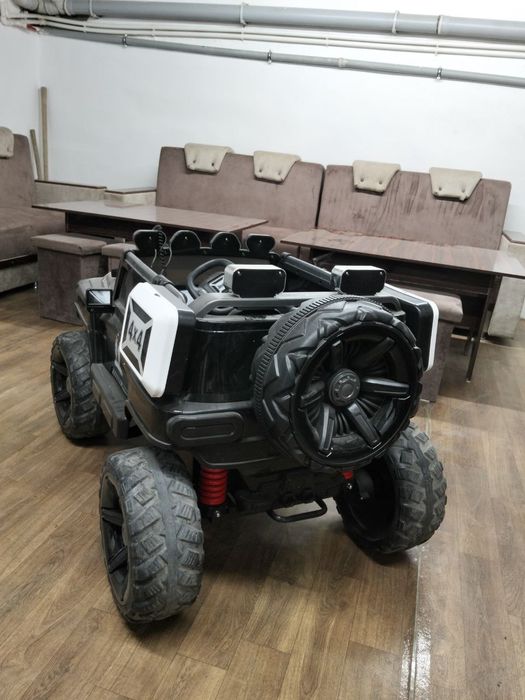 Продаётся детский электромобиль