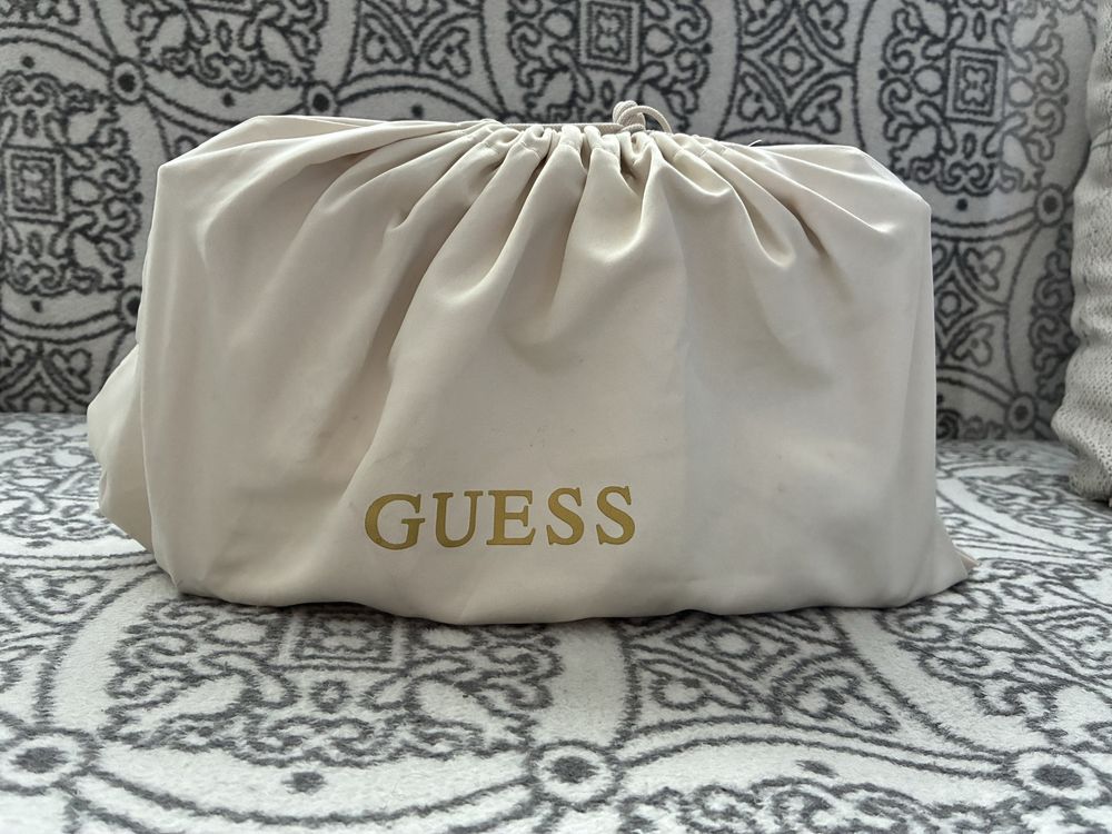 Кожена чанта GUESS