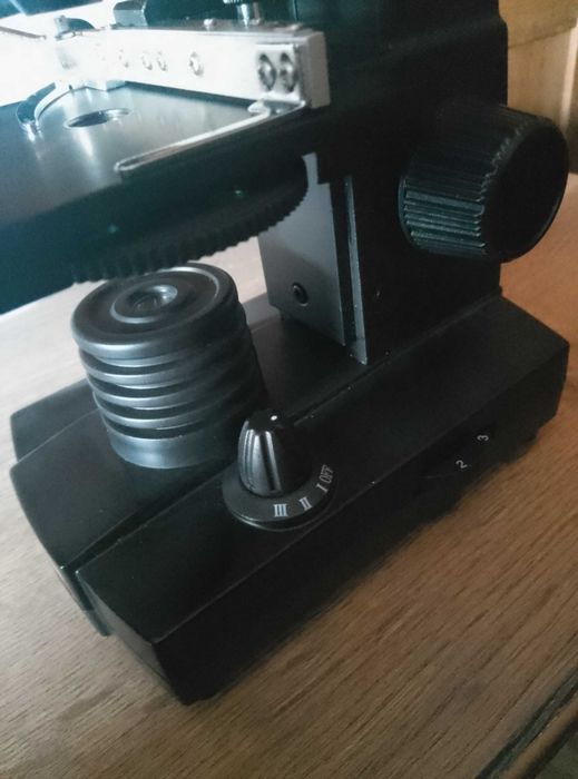 Продавам микроскоп Bresser