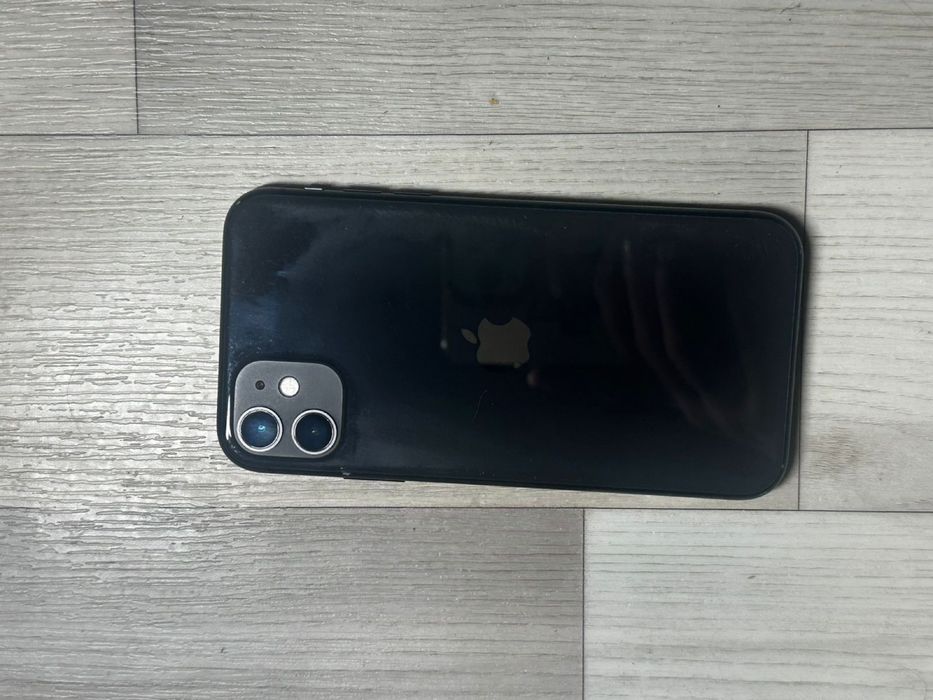 продам 11 айфон