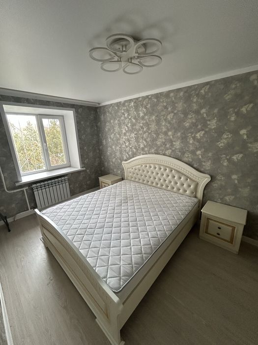 Кровать спальная