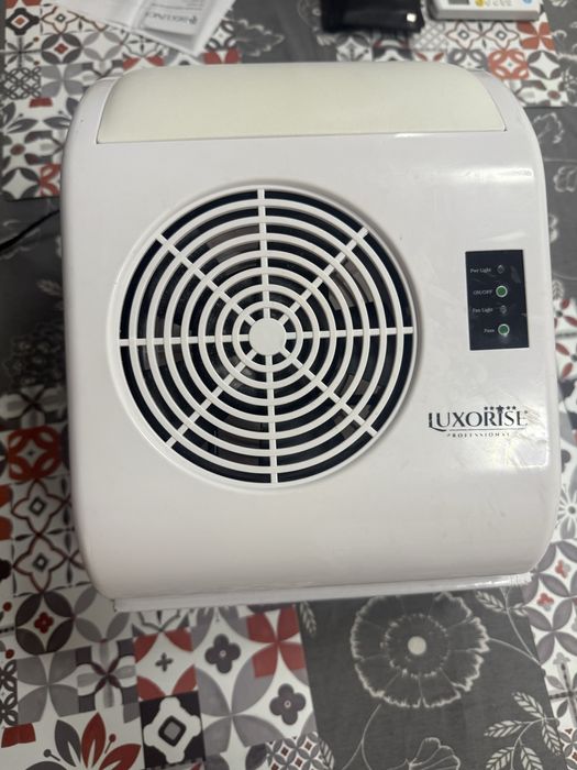 Aspirator praf unghii cu freza si lampa
