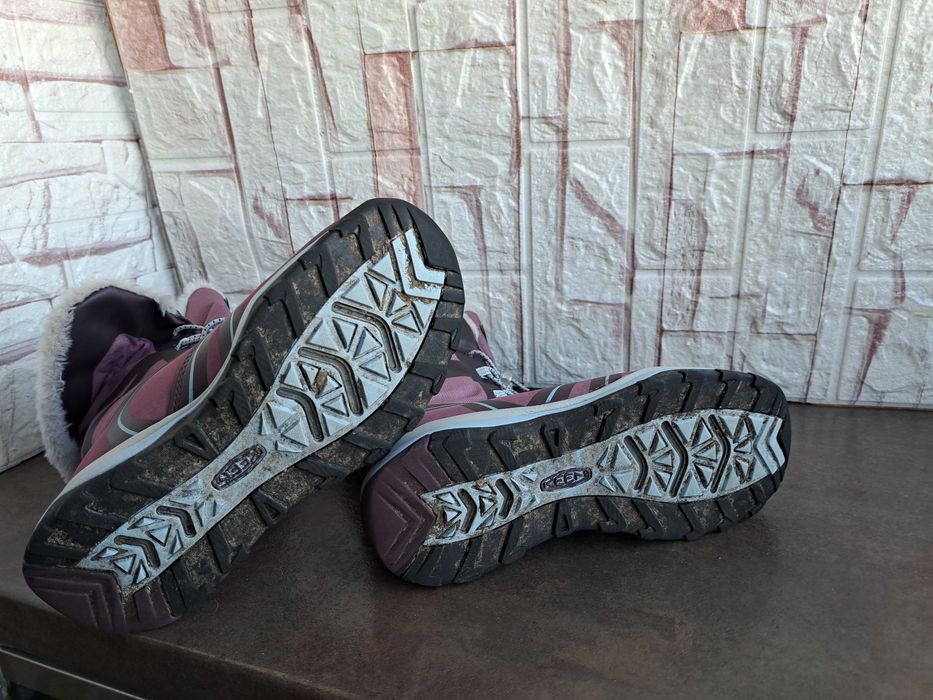 детски ботуши,зимни обувки,боти,апрески,KEEN номер35 за момиче,