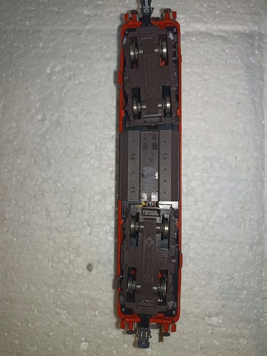Locomotiva diesel 215 Roco trenulet electric scara HO