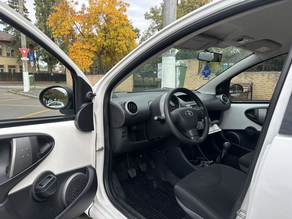 Toyota Aygo 2014 1.0 benzina 70cp EURO 5 consum mic stare impecabila