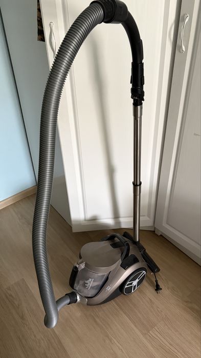 Пылесос Tefal коричнего цвета