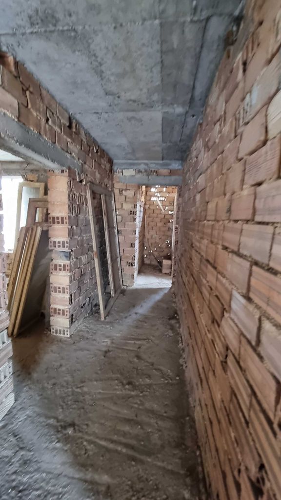 Продава се Етаж от къща в Разград, Житница - 136 кв.м за 339 €/кв.м - Снимка #2