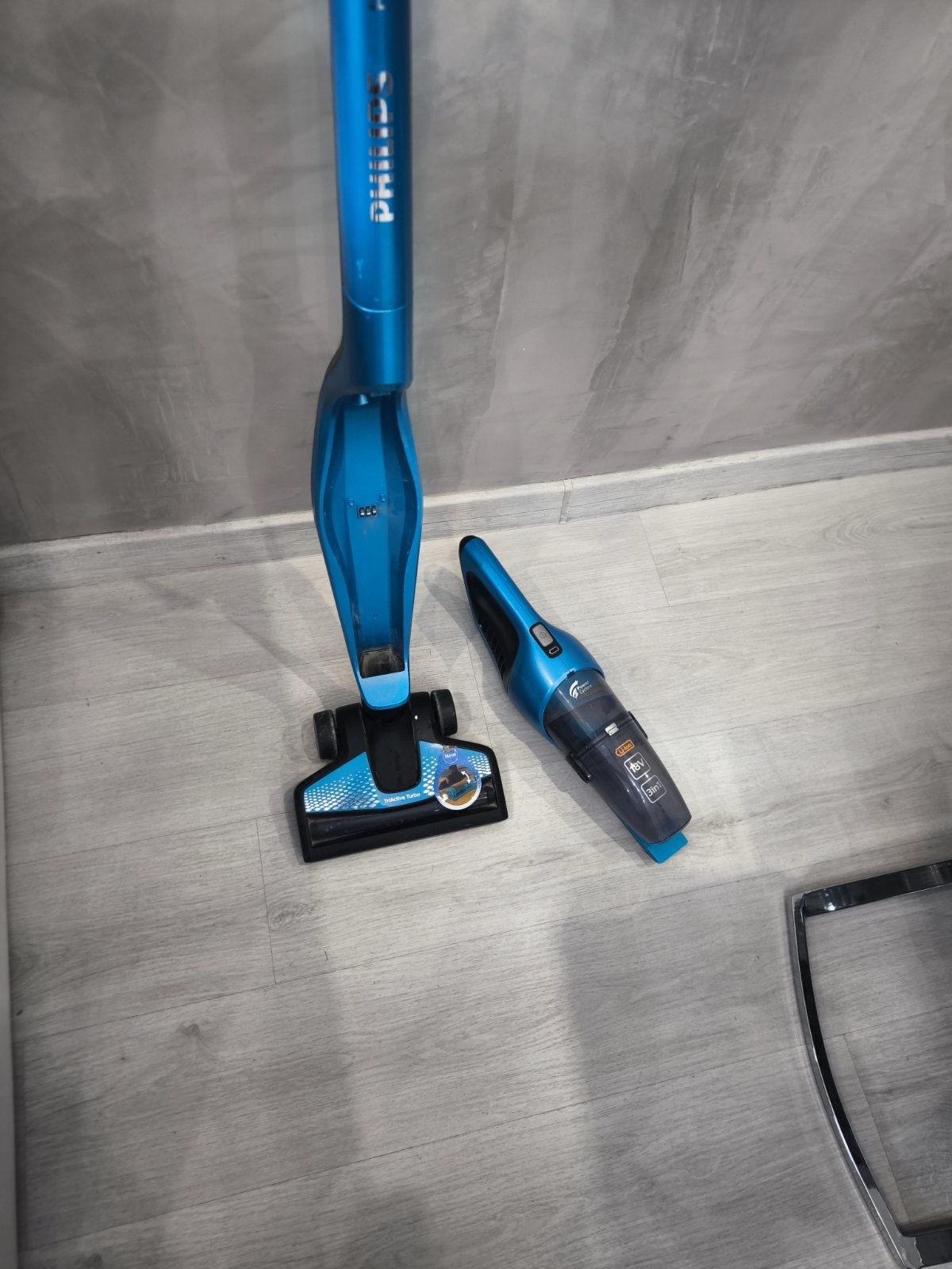 прахосмукачка Philips PowerPro Aqua – вертикална, безкабелна, 2 в 1 пр