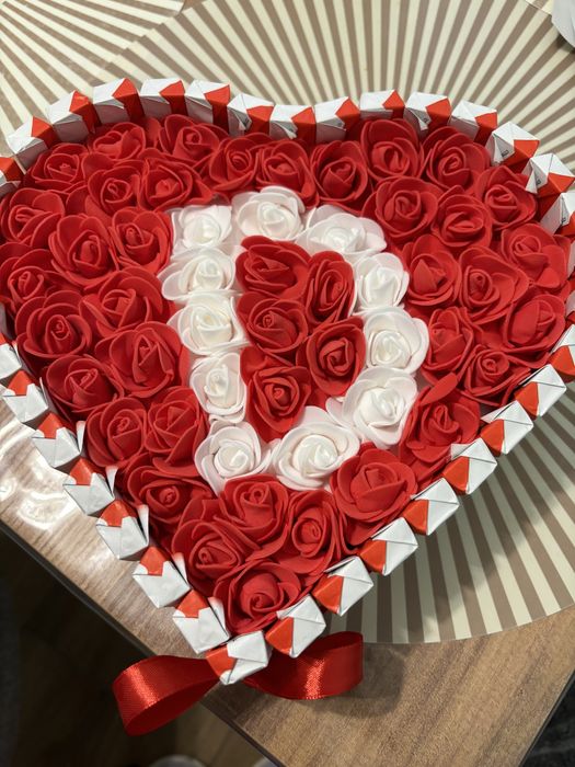 Подарък СЪРЦЕ от рози и бонбони