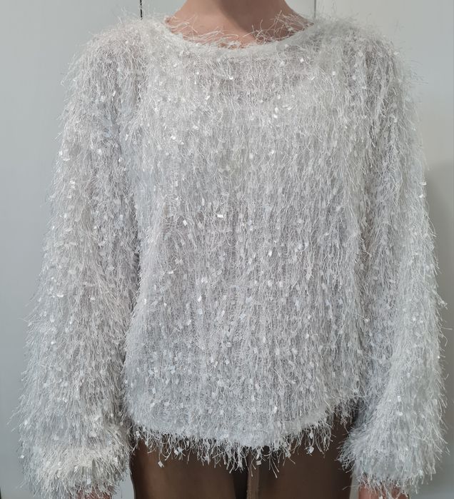 Продаю кофту белую нарядную