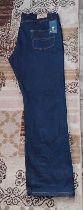 Vând blugi bărbați