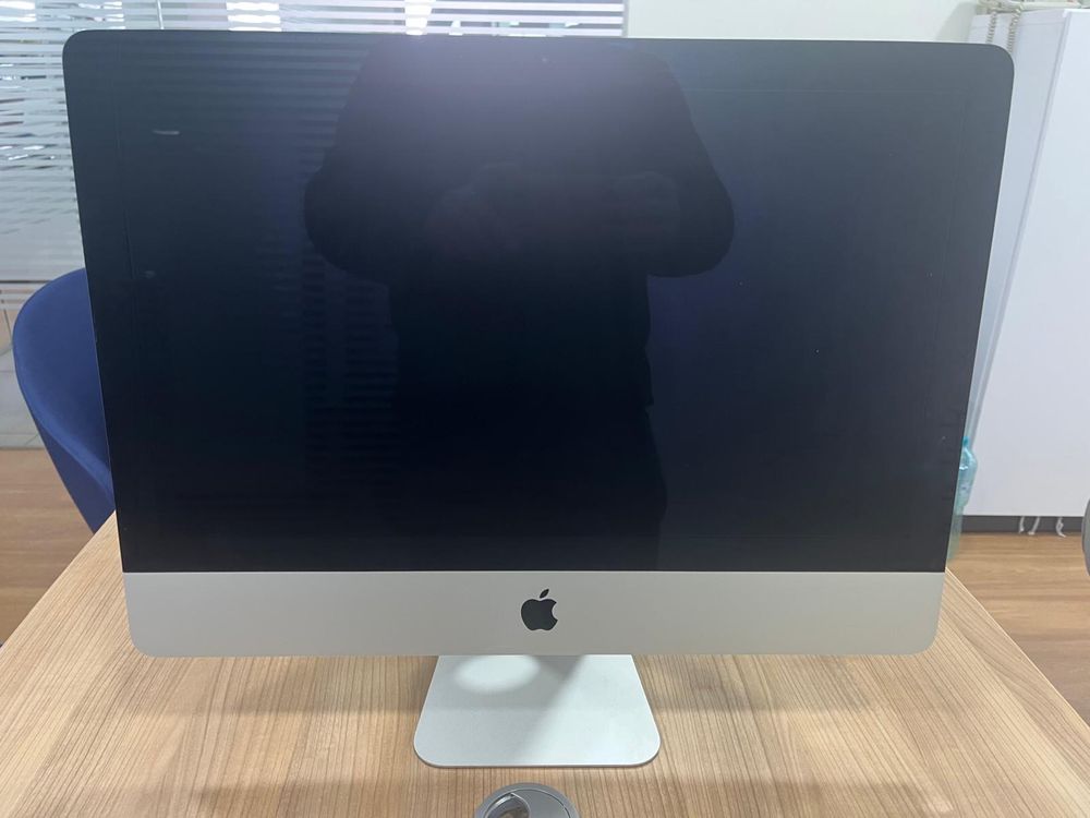 Apple iMac  21.5 inch Late 2013 i5 - 2.7 GHz * 8 GB RAM * 256 GB SSD