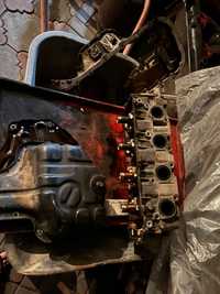 Двигатель 2UZ-FE в разобранном виде без навесного.