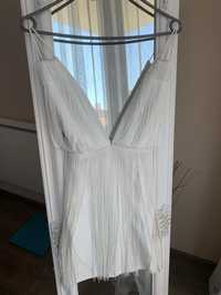 Бяла рокля с ресни