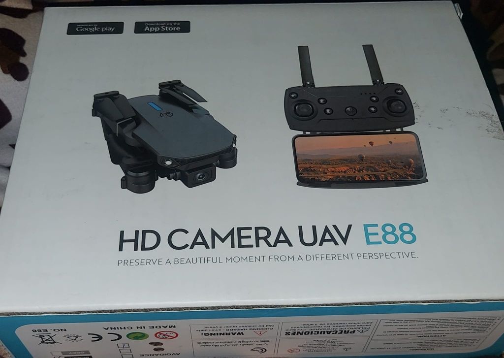 Dronă HD camera UAV E88