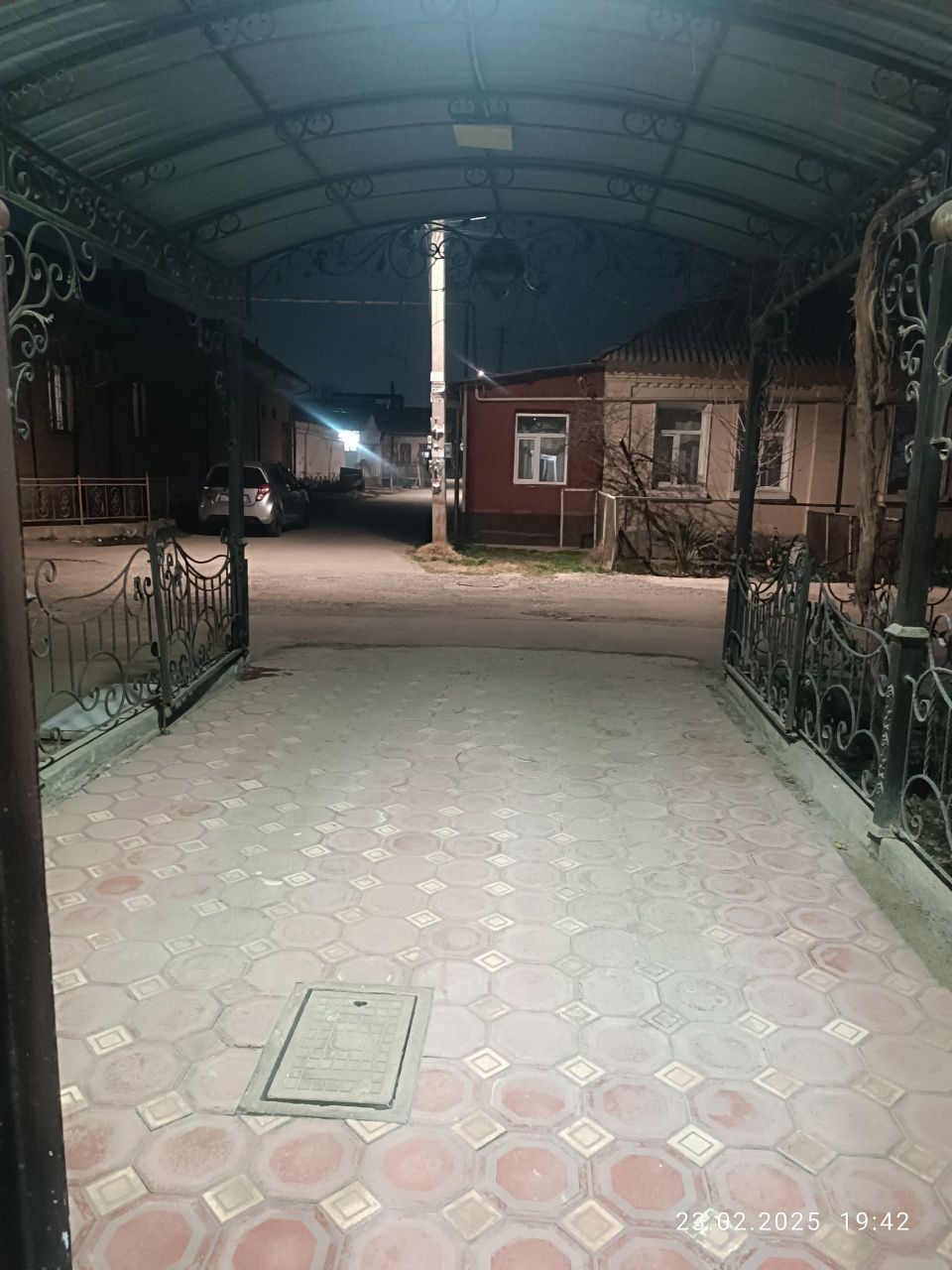 Hovli arendaga beriladi 2ta rozgoram tursa boladi