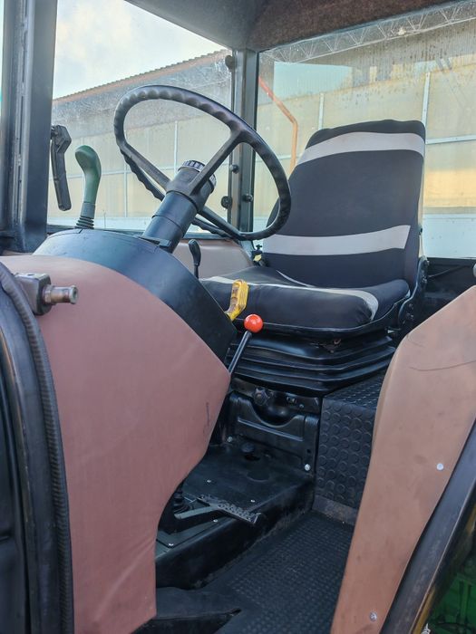 Tractor John Deere 1640 cu încărcător frontal faucheux