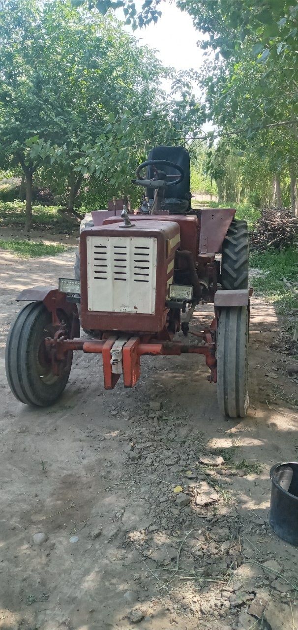 T 25 traktor sotlad
