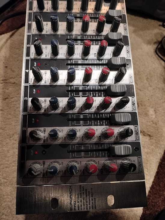 Vand 
Mixer Audio Behringer Eurorack RX1202FX