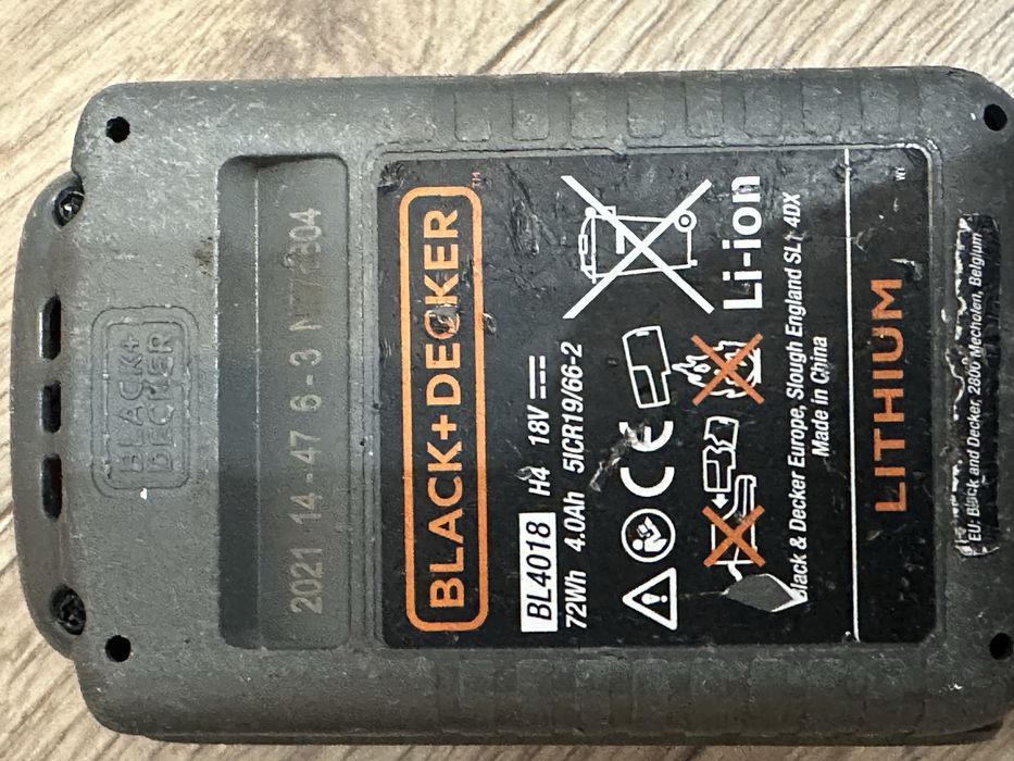 Masina de gaurit si insurubat cu percutie pe acumulator Balck&Decker