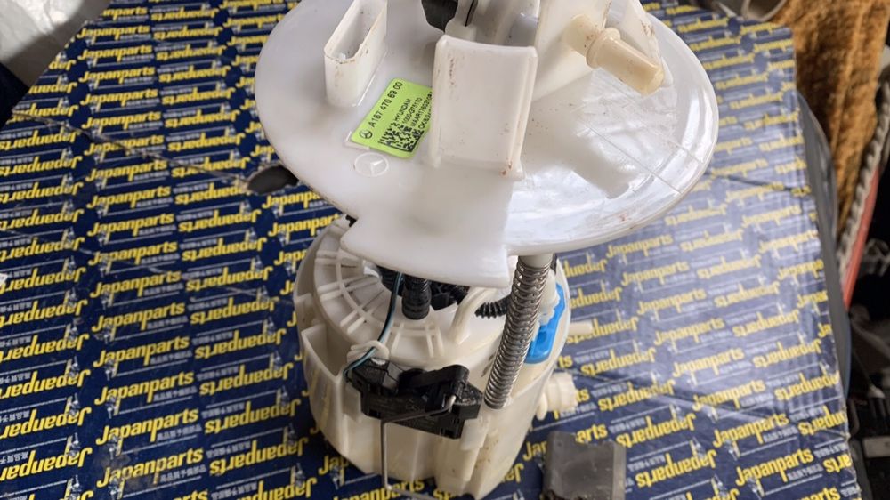 Бензинова помпа за Mercedes W167   W205  W223