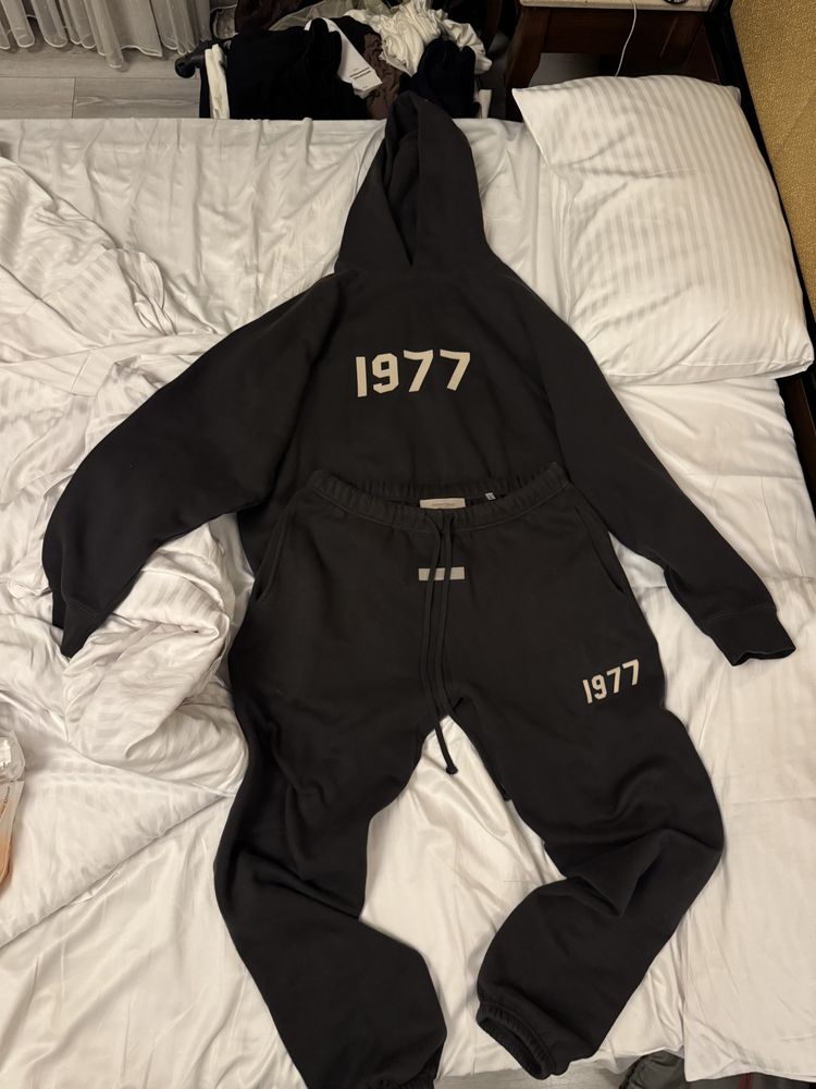 Комплект Анцуг Esstentials Fear of God 1977