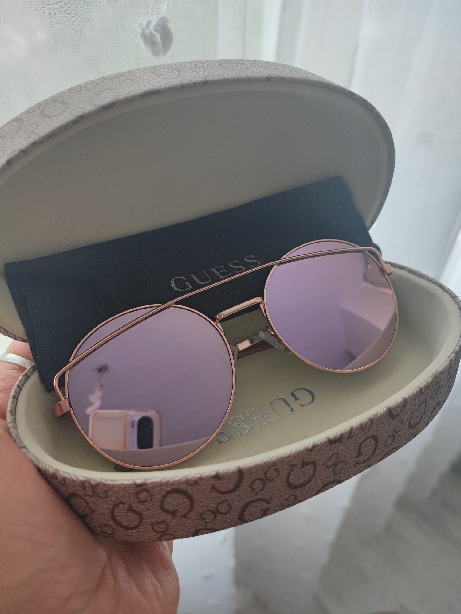 Слънчеви очила GUESS 110 лв