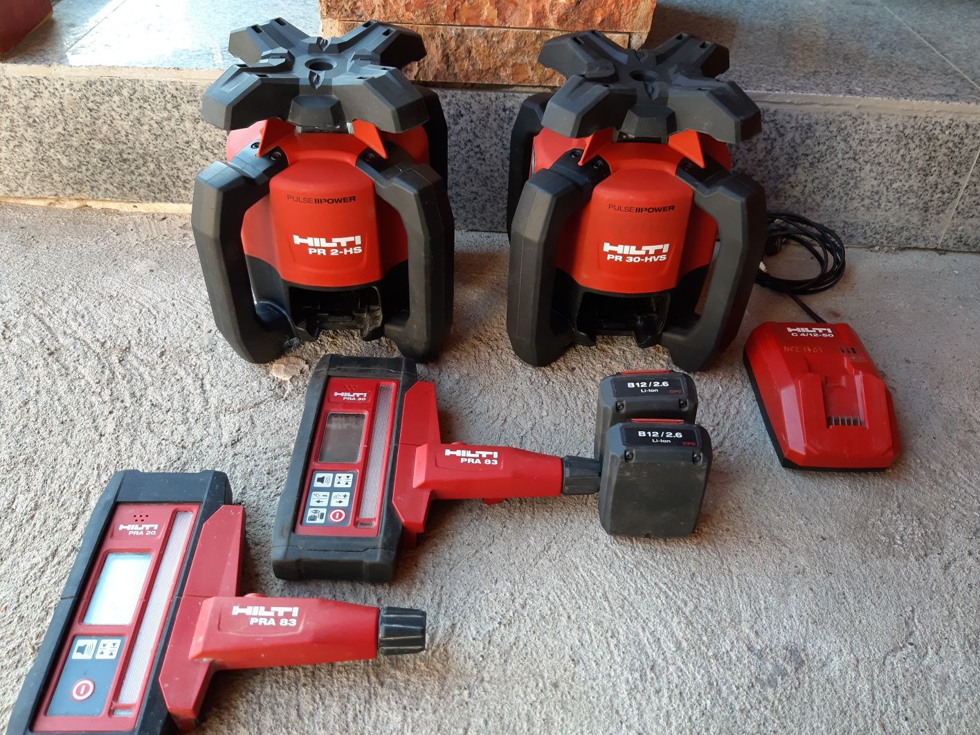 Hilti nivele rotative.