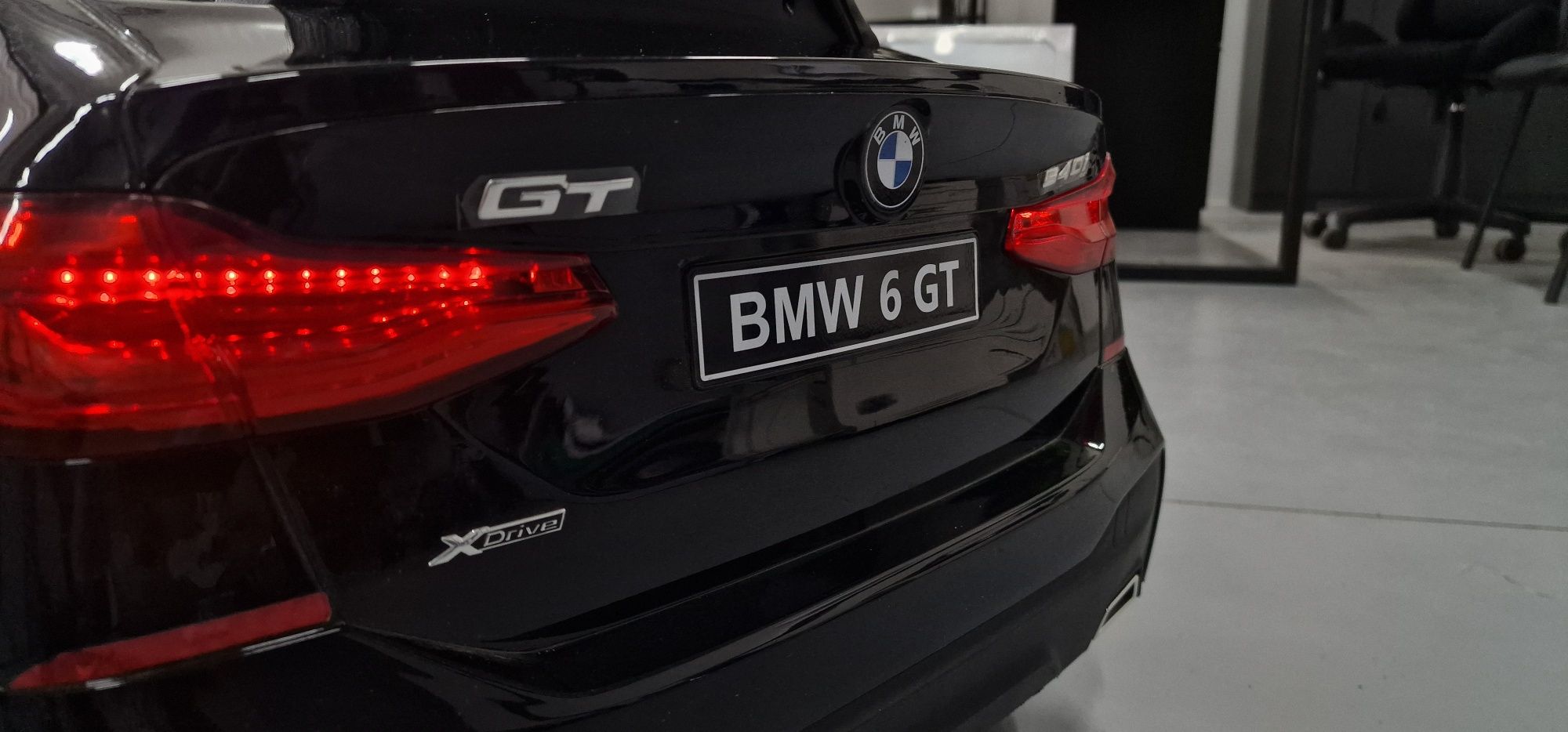 Детска акумулаторна кола BMW GT6