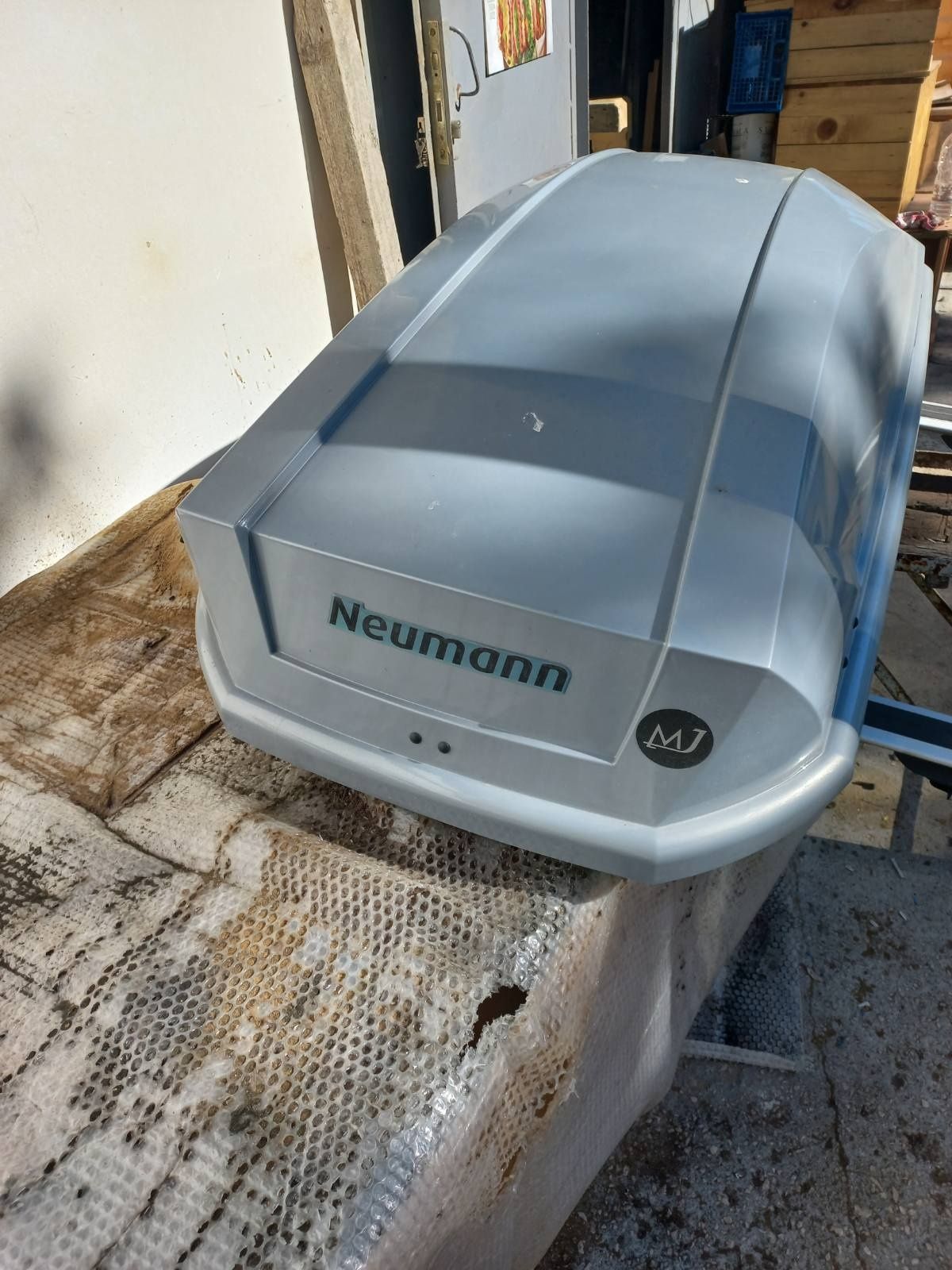 Автобокс Neumann Adventure 130