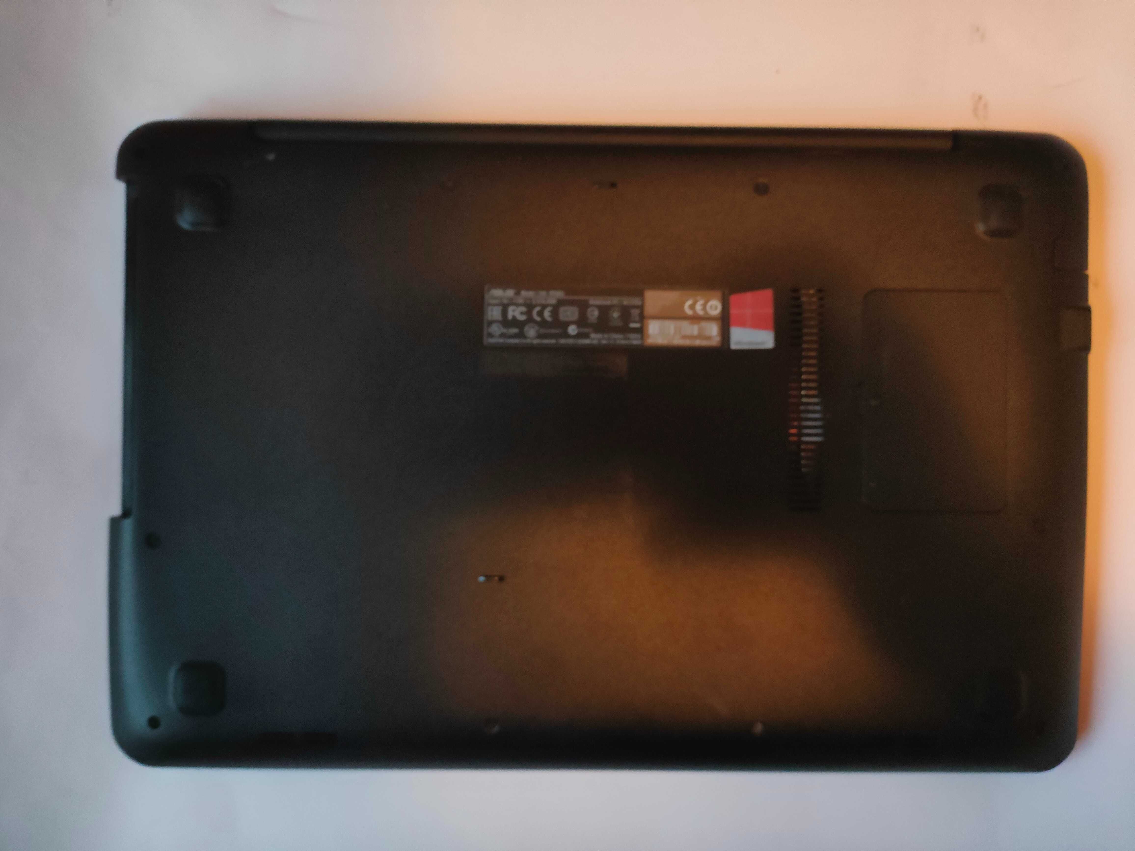 15.6in лаптоп Asus r556u i5/1000gb/8gb здрава батерия