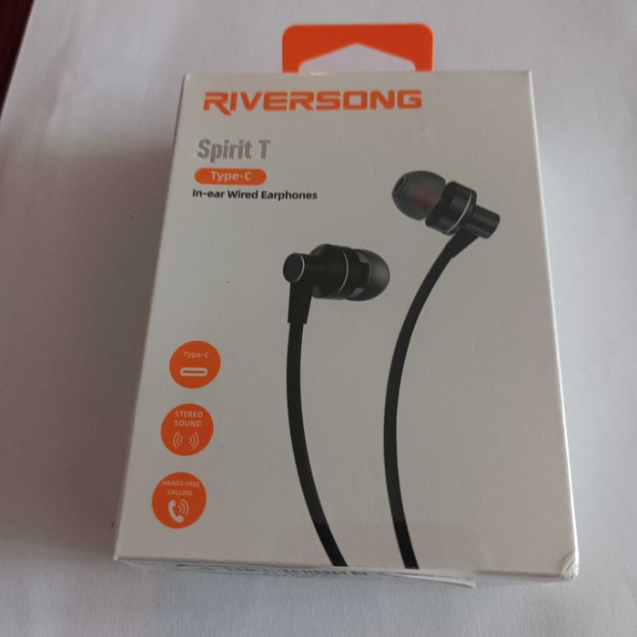 Кабелни слушалки за поставяне в ушите - Riversong