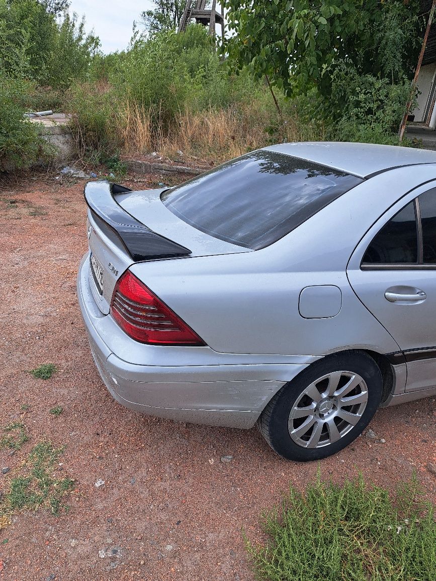 Заден спойлер за w203